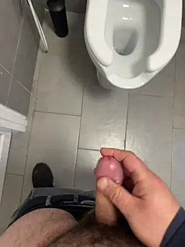 Snapshot of _themask_ chatting on 02.20.25 themask online show from 02.20.25