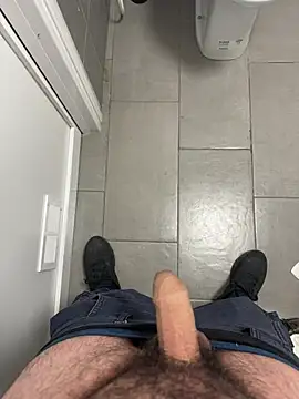 Snapshot of _themask_ chatting on 02.27.25 themask online show from 02.27.25