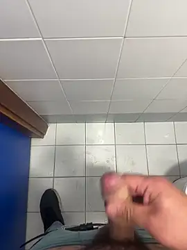 Snapshot of _themask_ chatting on 10.14.25 themask online show from 10.14.25