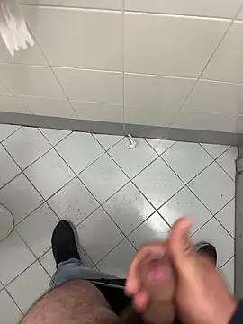 Snapshot of _themask_ chatting on 10.21.25 themask online show from 10.21.25