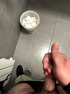 Snapshot of _themask_ chatting on 10.27.25 themask online show from 10.27.25