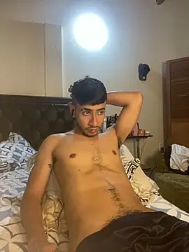 Snapshot of tom_thick chatting on 12.19.24 tom thick online show from 12.19.24