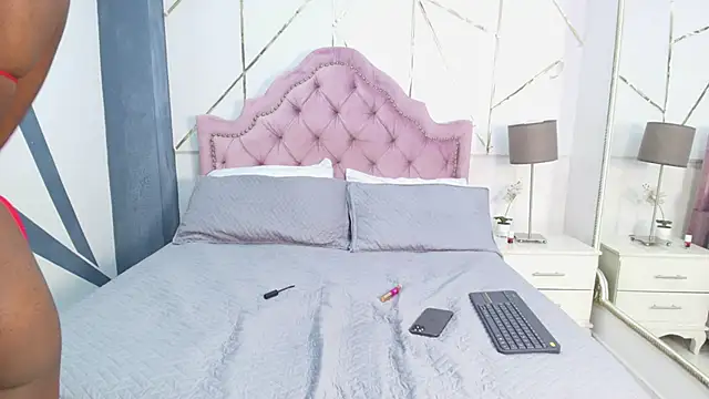 LaurenSnow online show from 02.14.25