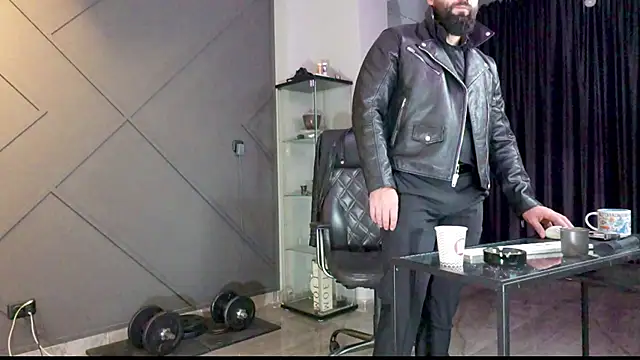 Snapshot of mattmasterss chatting on 12.29.24 mattmasterss online show from 12.29.24