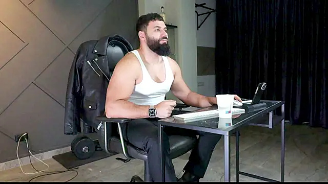 Snapshot of mattmasterss chatting on 01.02.25 mattmasterss online show from 01.02.25