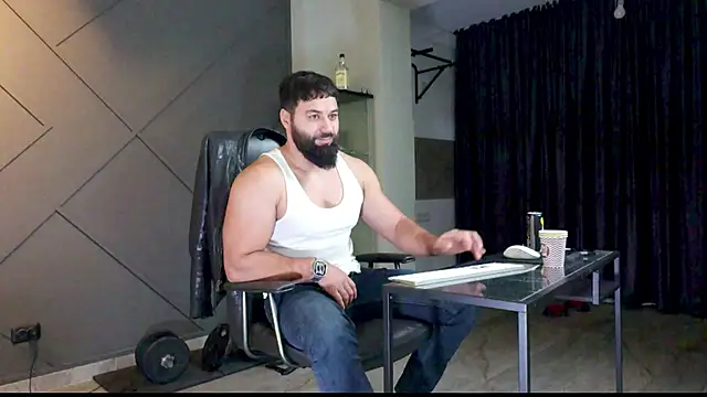 Snapshot of mattmasterss chatting on 01.06.25 mattmasterss online show from 01.06.25