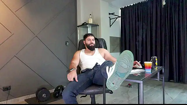 Snapshot of mattmasterss chatting on 01.06.25 mattmasterss online show from 01.06.25