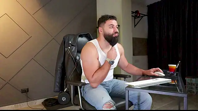 Snapshot of mattmasterss chatting on 01.15.25 mattmasterss online show from 01.15.25