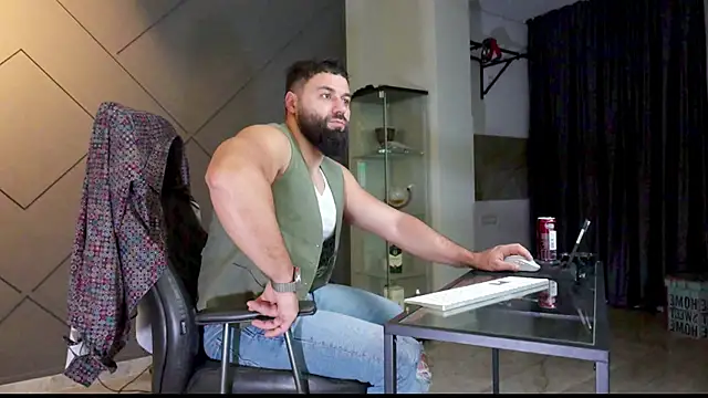 Snapshot of mattmasterss chatting on 01.17.25 mattmasterss online show from 01.17.25