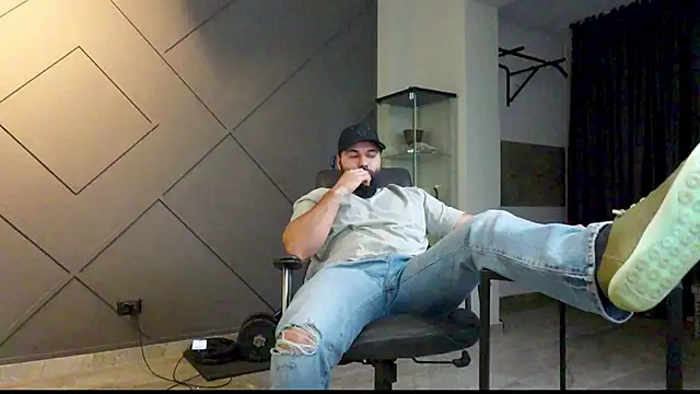 Snapshot of mattmasterss chatting on 01.27.25 mattmasterss online show from 01.27.25