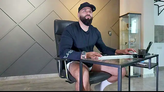 Snapshot of mattmasterss chatting on 02.13.25 mattmasterss online show from 02.13.25