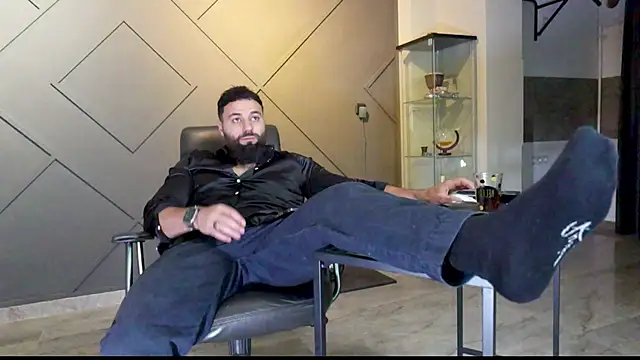 Snapshot of mattmasterss chatting on 02.19.25 mattmasterss online show from 02.19.25