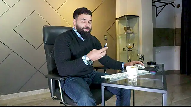 Snapshot of mattmasterss chatting on 02.21.25 mattmasterss online show from 02.21.25