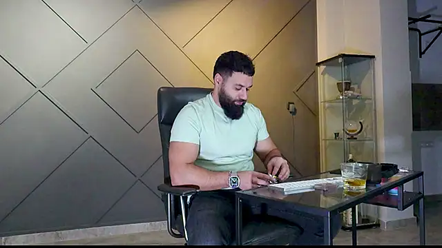 Snapshot of mattmasterss chatting on 02.26.25 mattmasterss online show from 02.26.25