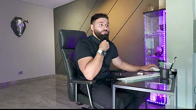 Snapshot of mattmasterss chatting on 03.08.25 mattmasterss online show from 03.08.25