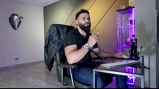 Snapshot of mattmasterss chatting on 03.09.25 mattmasterss online show from 03.09.25