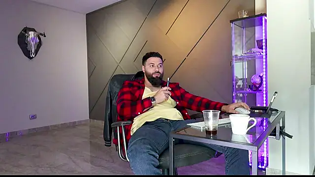 Snapshot of mattmasterss chatting on 03.10.25 mattmasterss online show from 03.10.25