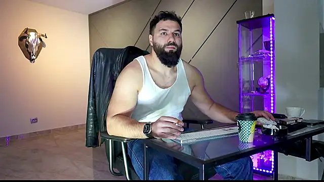 Snapshot of mattmasterss chatting on 03.13.25 mattmasterss online show from 03.13.25