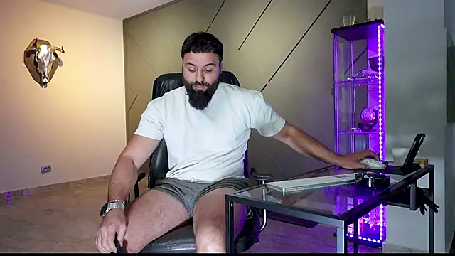 Snapshot of mattmasterss chatting on 03.18.25 mattmasterss online show from 03.18.25