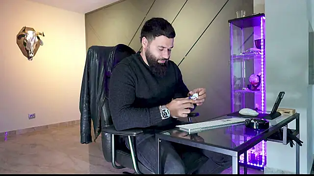 Snapshot of mattmasterss chatting on 03.19.25 mattmasterss online show from 03.19.25