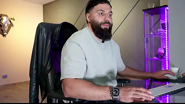 Snapshot of mattmasterss chatting on 03.21.25 mattmasterss online show from 03.21.25