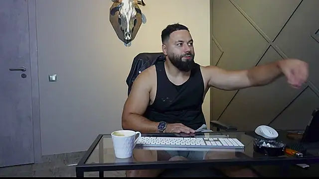 Snapshot of mattmasterss chatting on 09.10.25 mattmasterss online show from 09.10.25