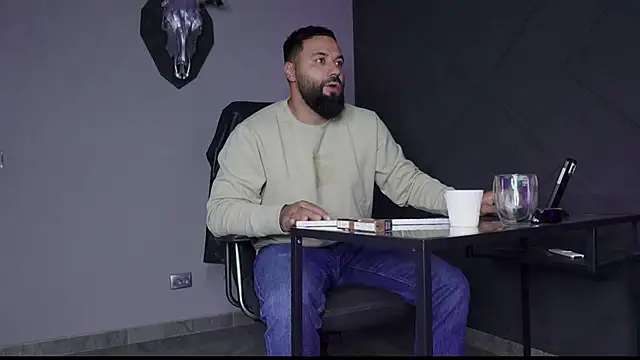 Snapshot of mattmasterss chatting on 09.18.25 mattmasterss online show from 09.18.25