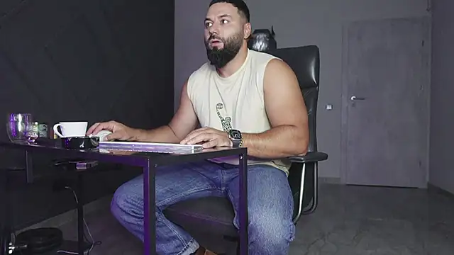 Snapshot of mattmasterss chatting on 10.01.25 mattmasterss online show from 10.01.25