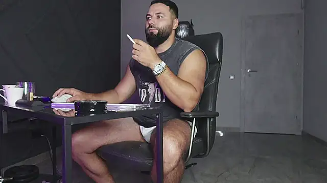 Snapshot of mattmasterss chatting on 10.02.25 mattmasterss online show from 10.02.25