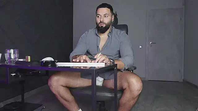 Snapshot of mattmasterss chatting on 10.03.25 mattmasterss online show from 10.03.25