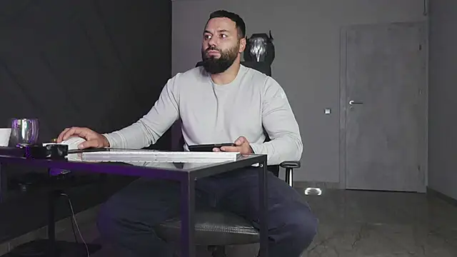 Snapshot of mattmasterss chatting on 10.09.25 mattmasterss online show from 10.09.25