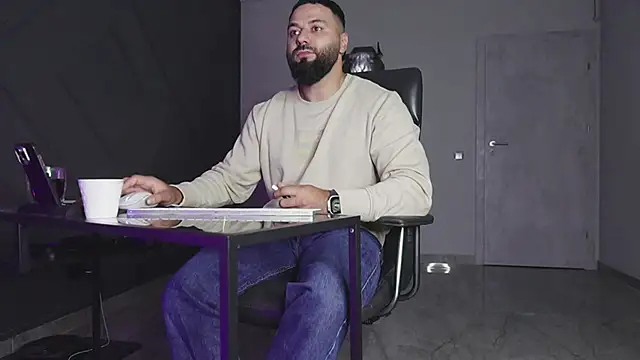 Snapshot of mattmasterss chatting on 10.12.25 mattmasterss online show from 10.12.25