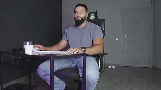 Snapshot of mattmasterss chatting on 10.22.25 mattmasterss online show from 10.22.25