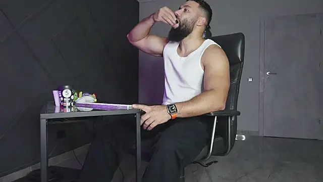 Snapshot of mattmasterss chatting on 11.13.25 mattmasterss online show from 11.13.25