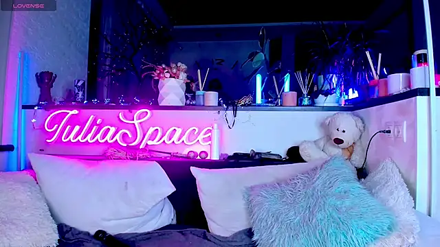  JuliaSpace  online show from 01.01.25