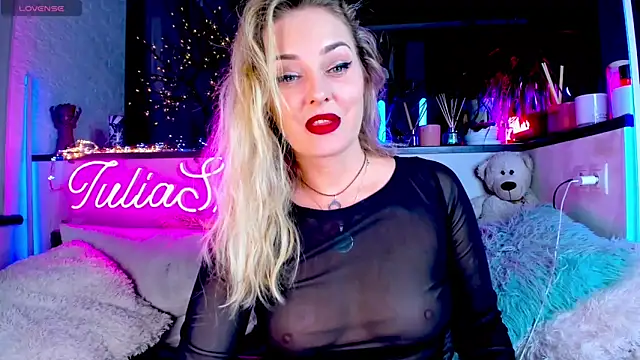  JuliaSpace  online show from 01.17.25