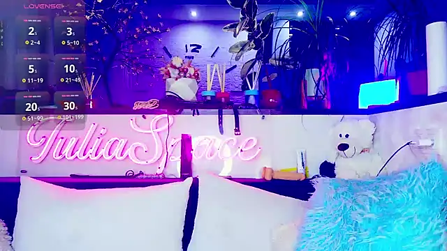  JuliaSpace  online show from 09.30.25