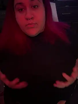 Snapshot of Juicyjordie chatting on 10.31.25 Juicyjordie online show from 10.31.25