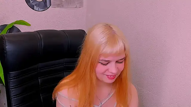 Snapshot of AlicePopsy chatting on 03.08.25 AlicePopsy online show from 03.08.25