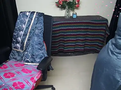 Arushisingh8888 online show from 11.18.25