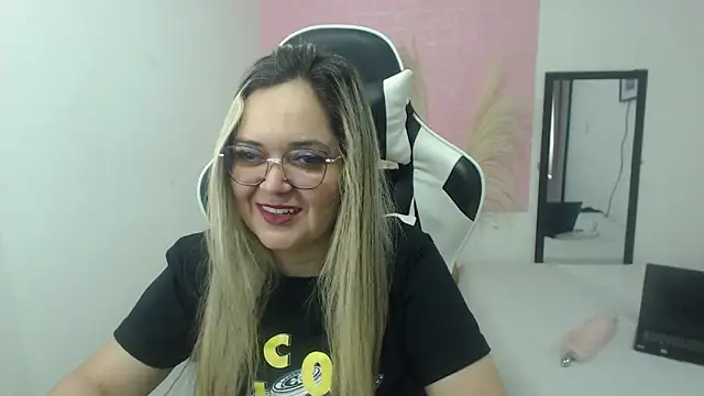 Snapshot of samy_vsn chatting on 06.20.26 samy vsn online show from 06.20.26