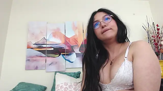 Snapshot of KatrinaRolan chatting on 03.07.25 KatrinaRolan online show from 03.07.25