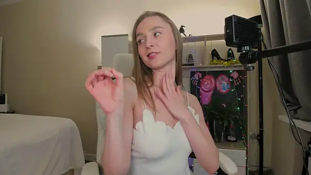 Snapshot of CharlotteWells chatting on 01.03.25 CharlotteWells online show from 01.03.25