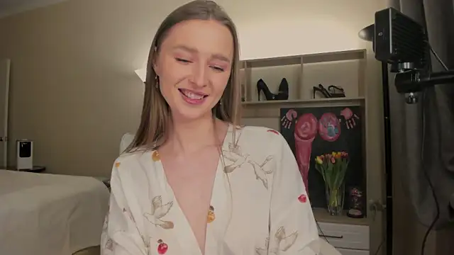 Snapshot of CharlotteWells chatting on 03.08.25 CharlotteWells online show from 03.08.25