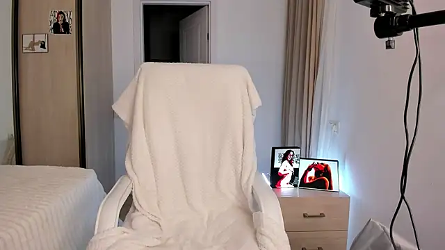 CharlotteWells online show from 11.15.25