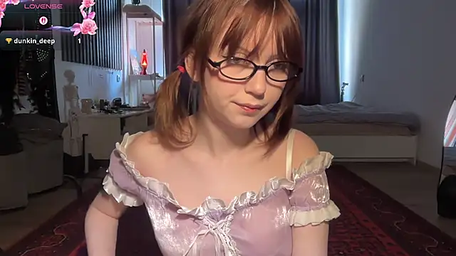 Snapshot of electric_babe chatting on 05.04.26 electric babe online show from 05.04.26