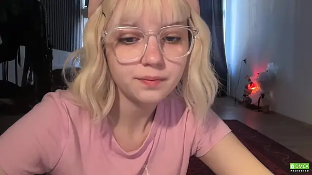 Snapshot of electric_babe chatting on 07.25.26 electric babe online show from 07.25.26