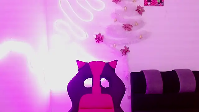 Snapshot of Kind_Scarlett chatting on 12.12.24 Kind Scarlett online show from 12.12.24