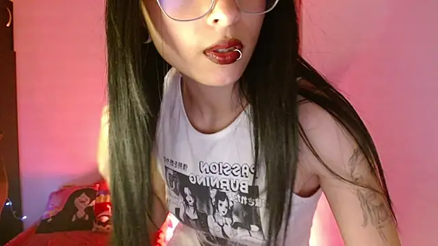 Snapshot of Kind_Scarlett chatting on 04.26.26 Kind Scarlett online show from 04.26.26
