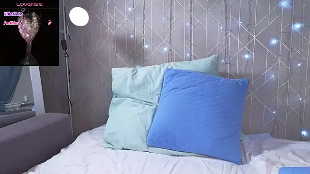 Snapshot of Allure_goldennX chatting on 01.25.25 Allure goldennX online show from 01.25.25